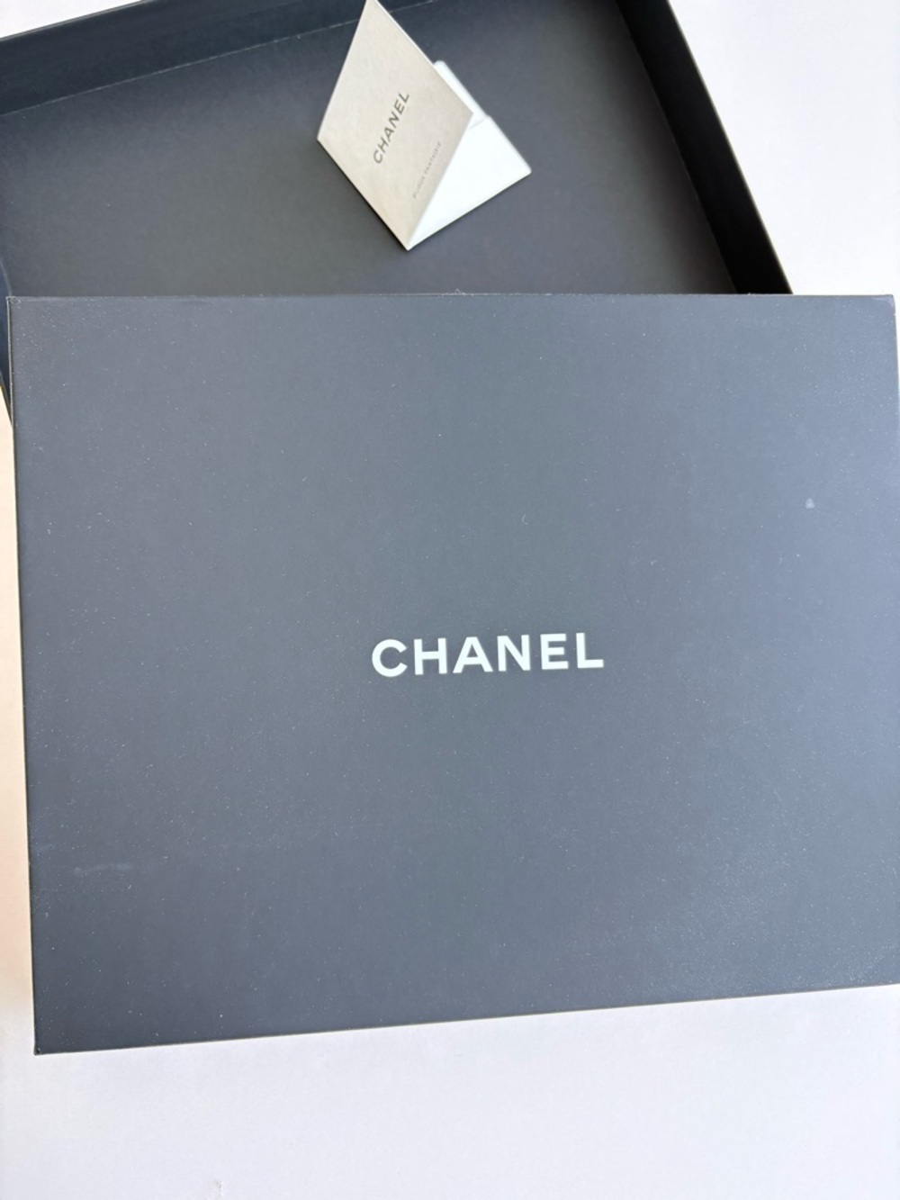 CHANEL Black and White Branded Gift Box - Picture 2 of 10